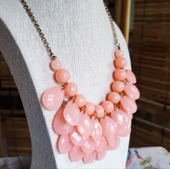 Peach Shrimp Color Opaque Faceted  Round Balls Teardrop Acrylic Beaded Necklace - Picture 2 of 6